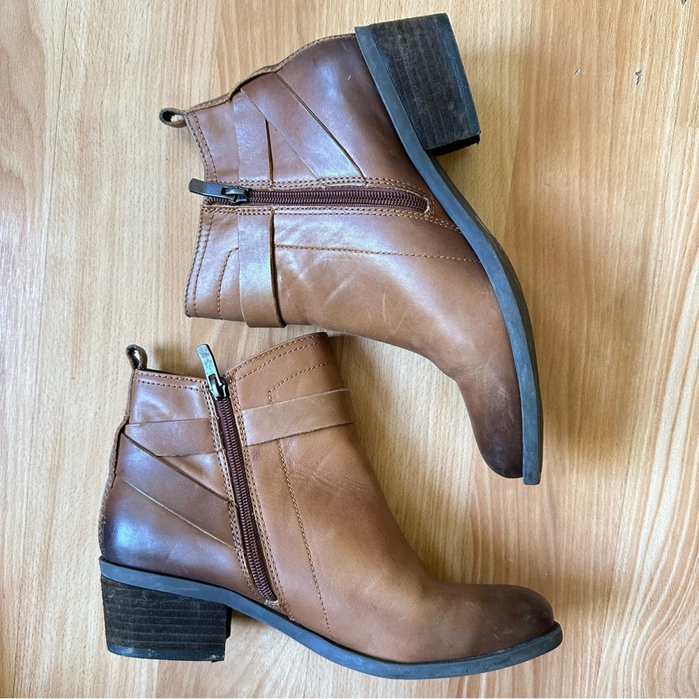 Vince Camuto Brown Ankle Boots with Zipper Closure - Picture 5 of 12
